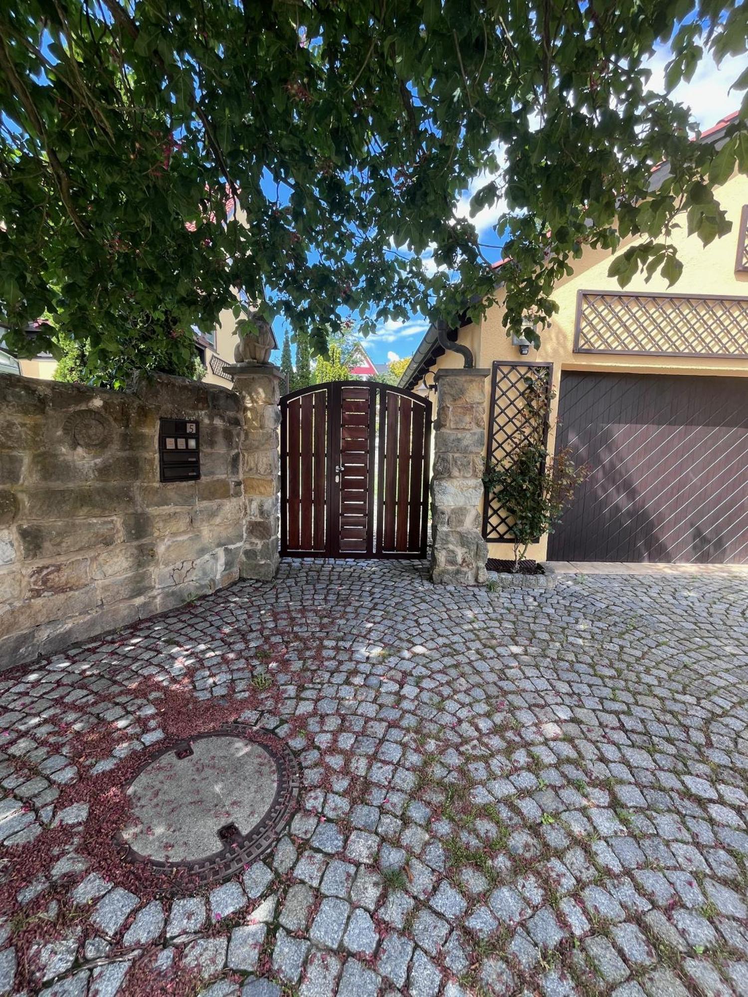 Ferienoase In Der Bierstadt Bei Dresden Apartment